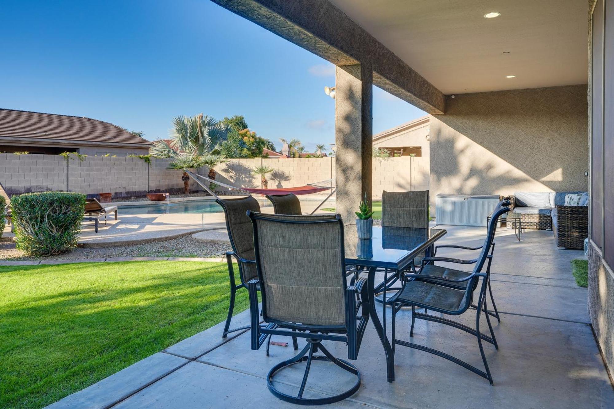 Goodyear Group Getaway With Pool And Putting Green Exterior photo